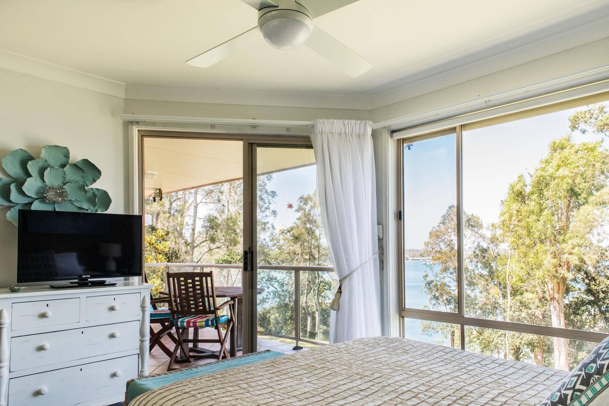 Anne's Waterfront Haven Bed & Breakfast
