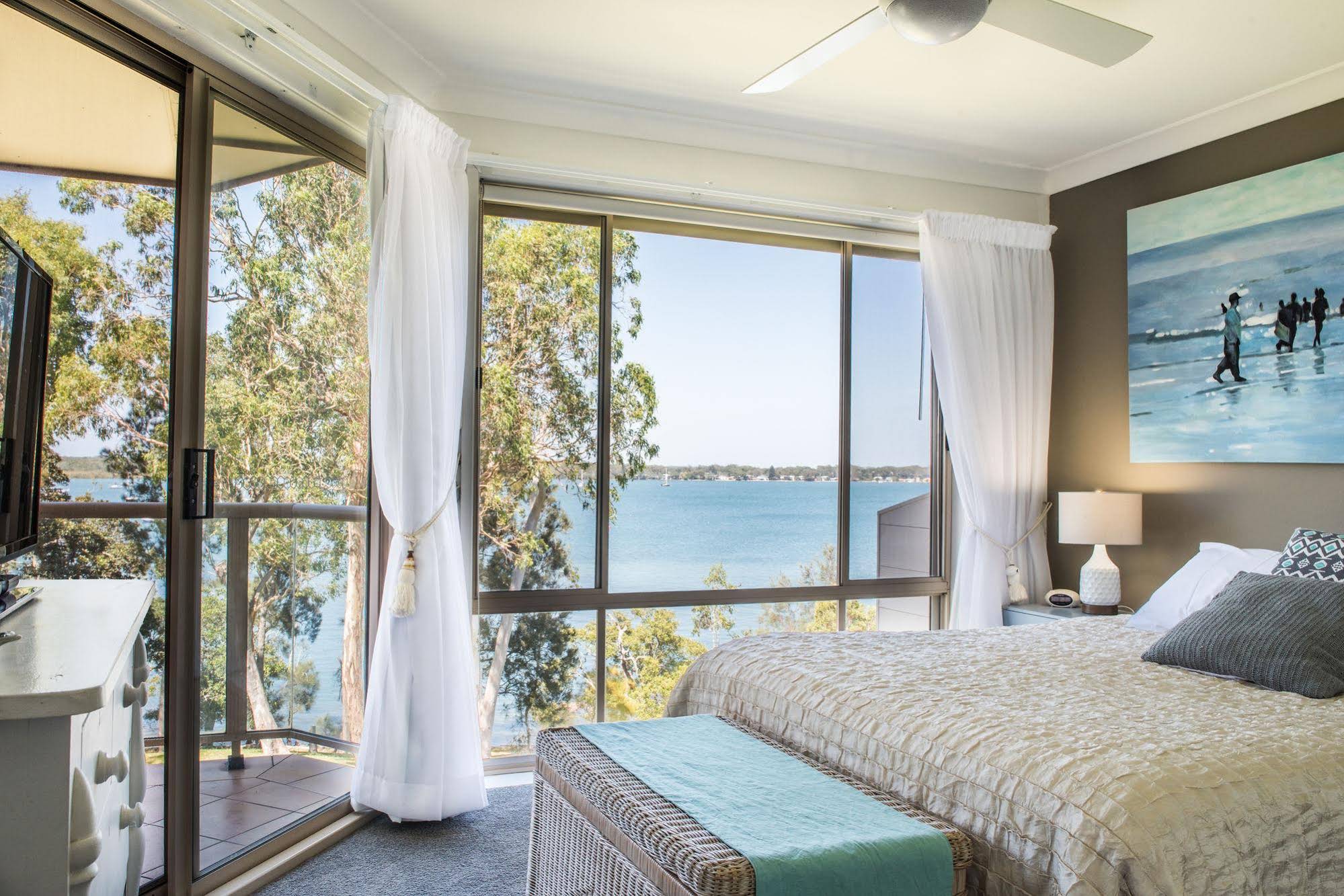Anne's Waterfront Haven Bed & Breakfast