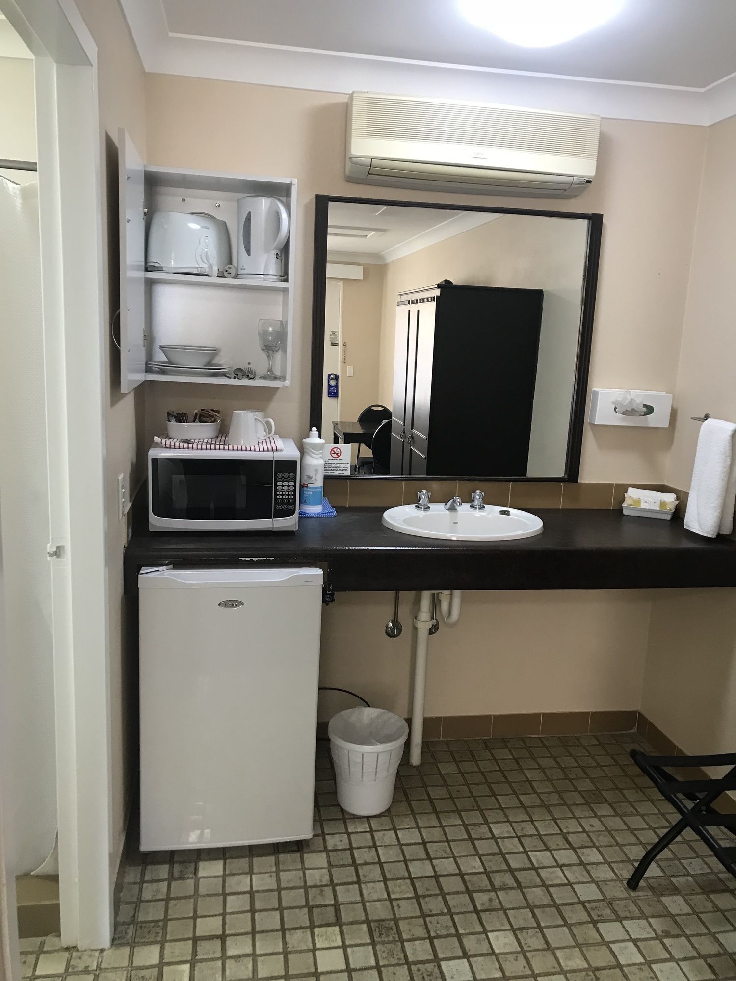 Hideaway Motor Inn