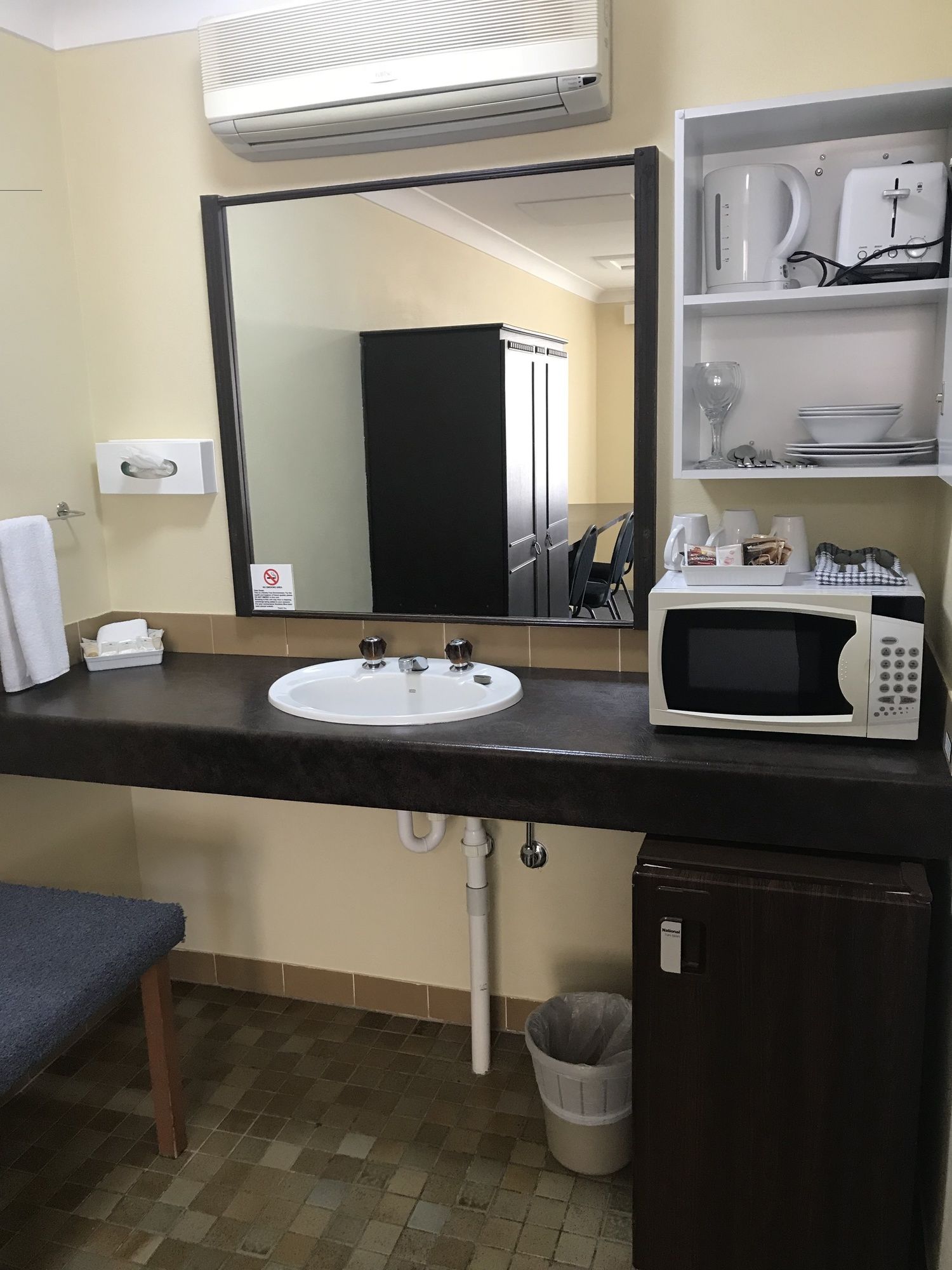 Hideaway Motor Inn