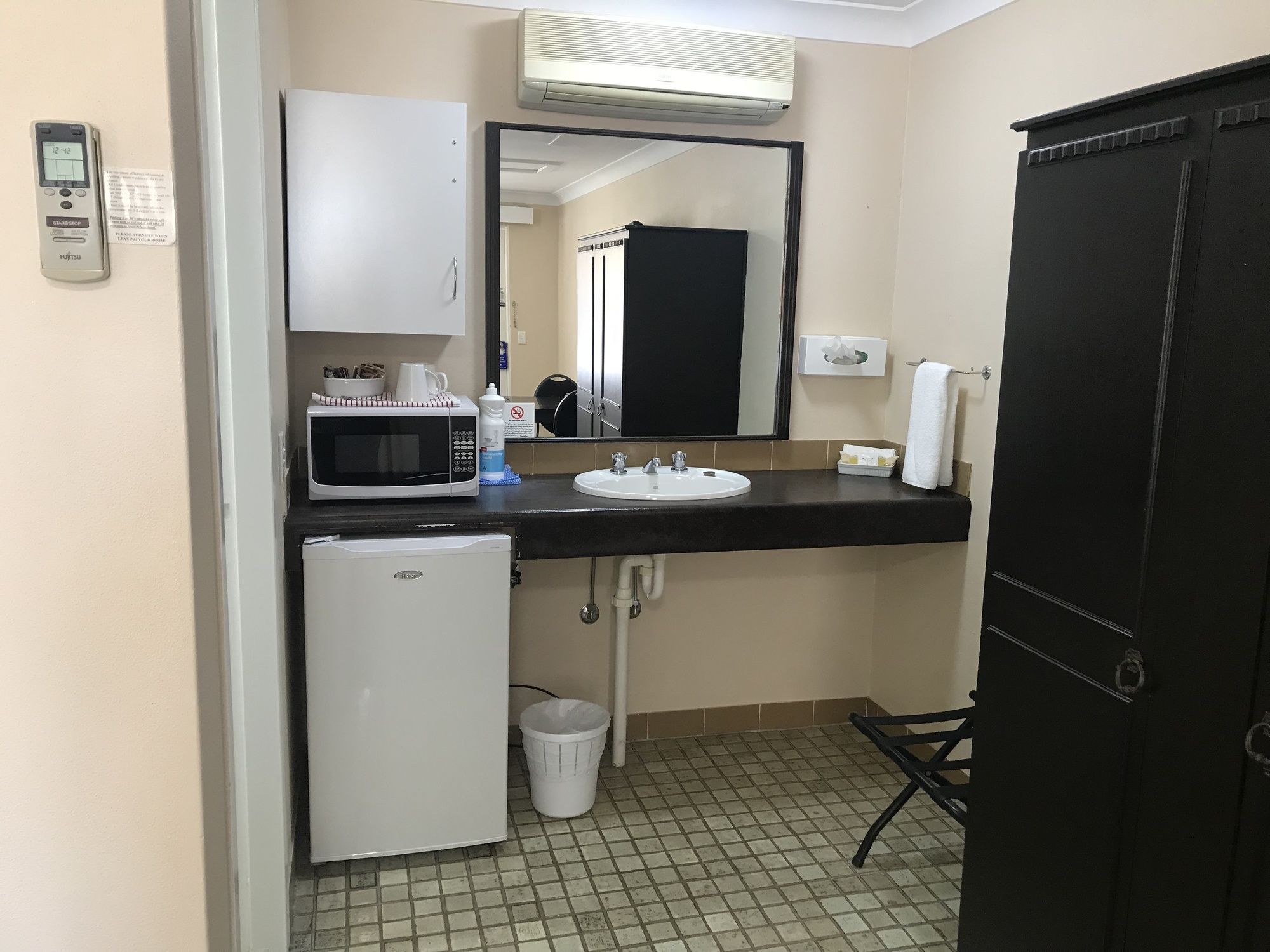 Hideaway Motor Inn