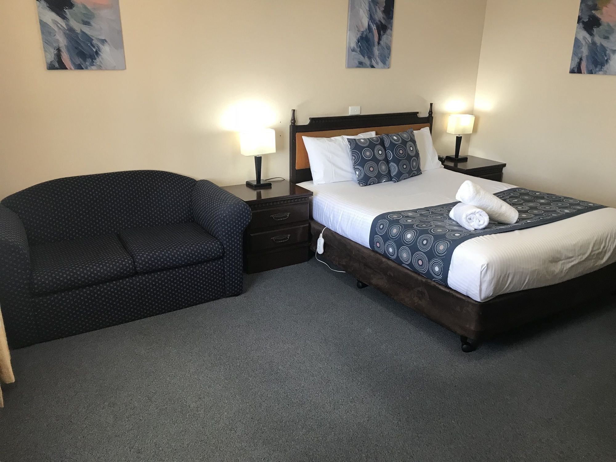 Hideaway Motor Inn