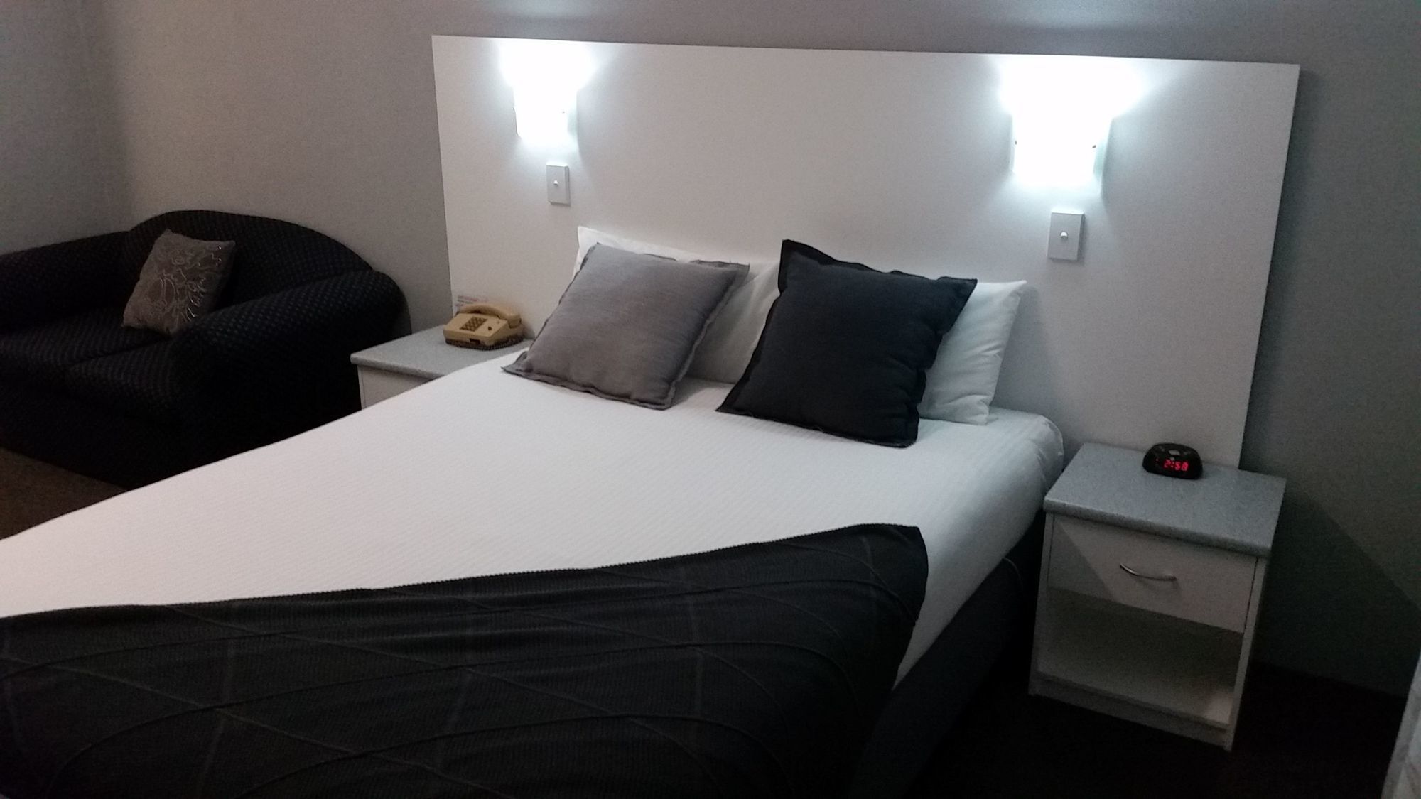 Hideaway Motor Inn