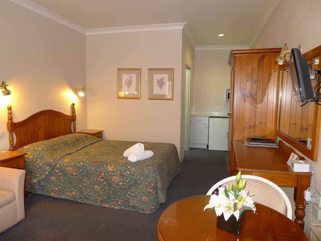 New England Motor Inn