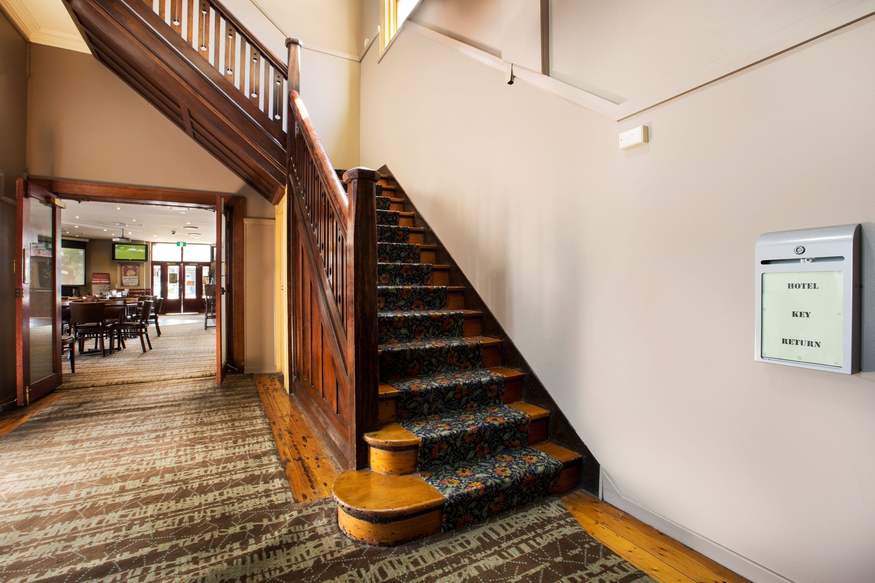 Melton Hotel
