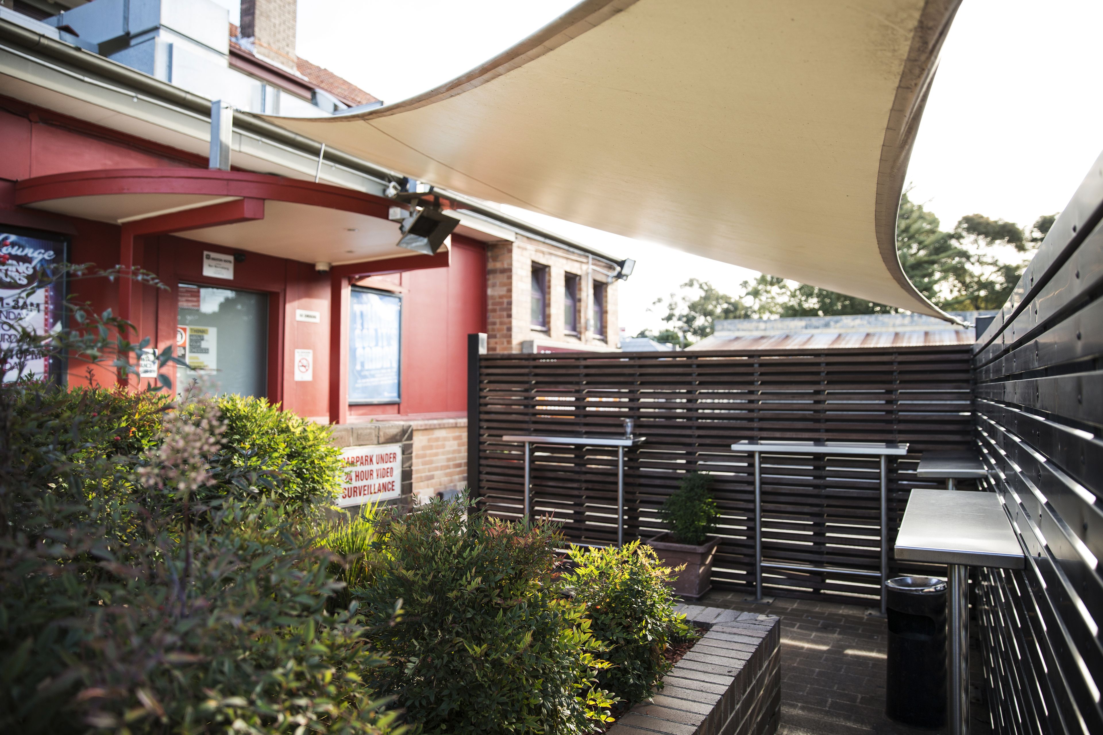 Melton Hotel