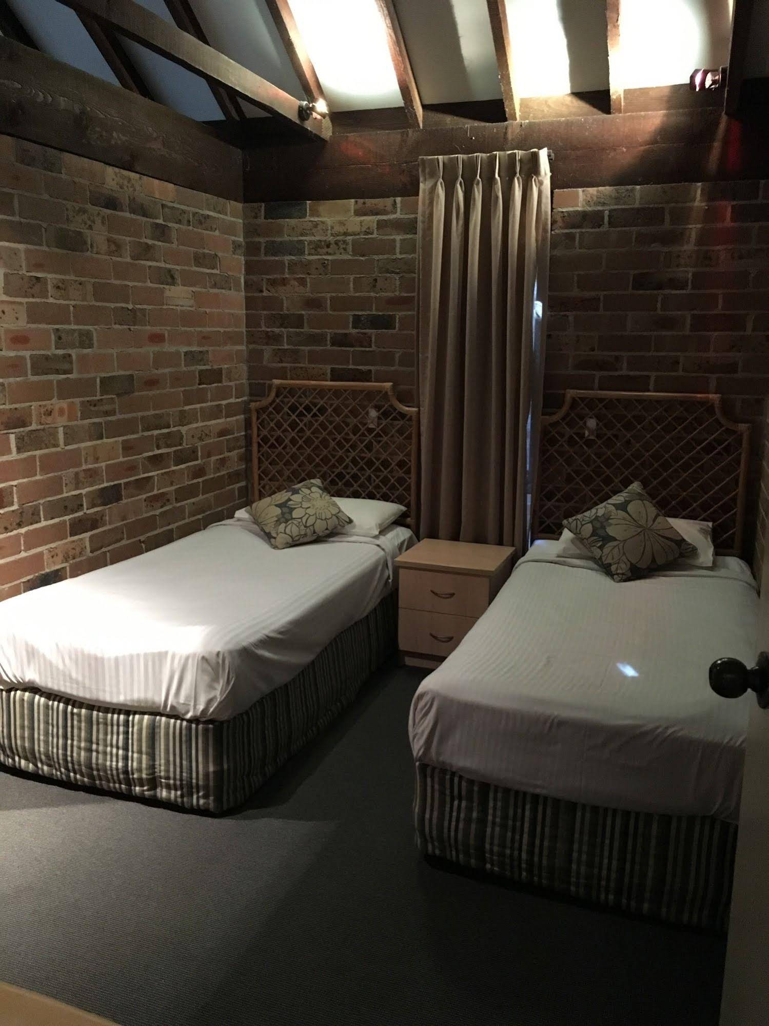 Avoca Beach Hotel