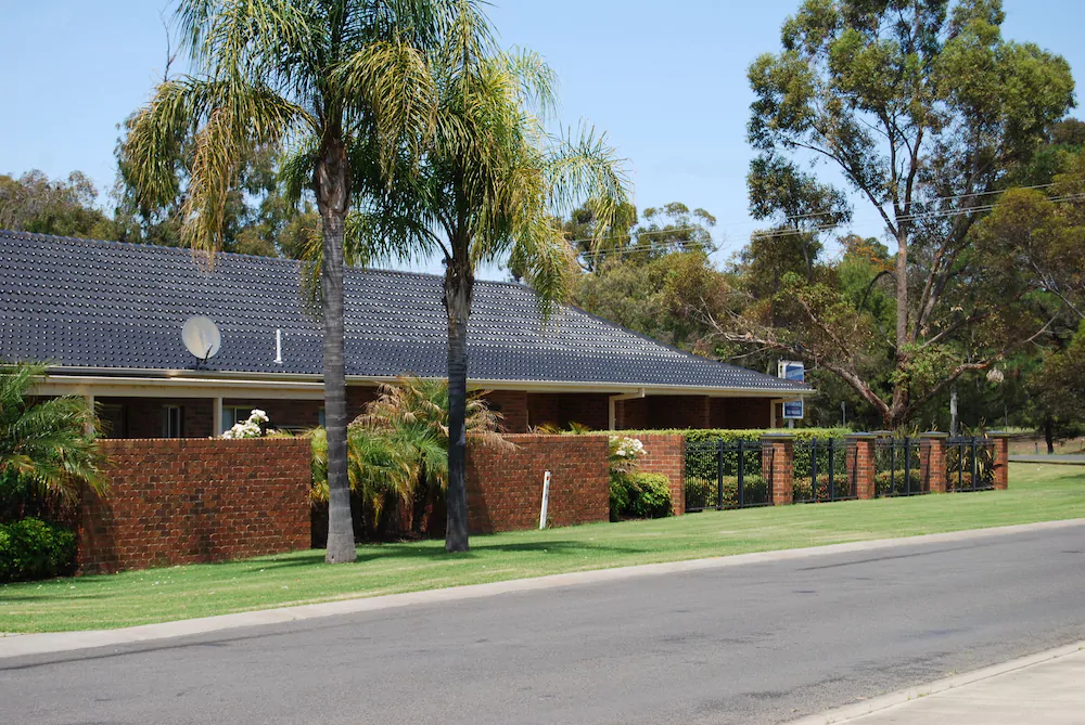 Sportsmans Motor Inn