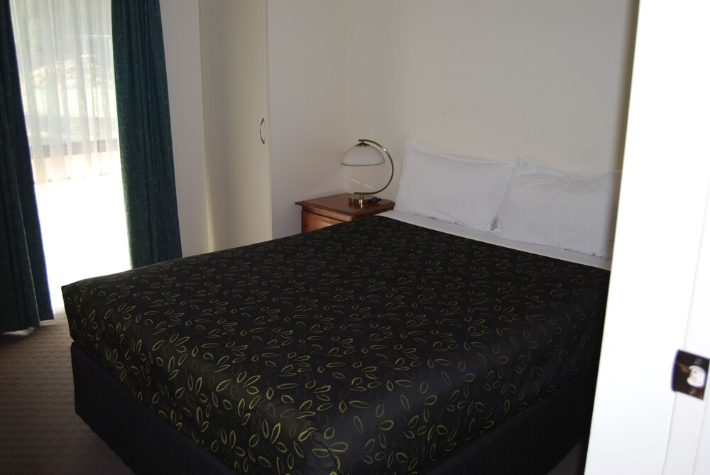 Sportsmans Motor Inn