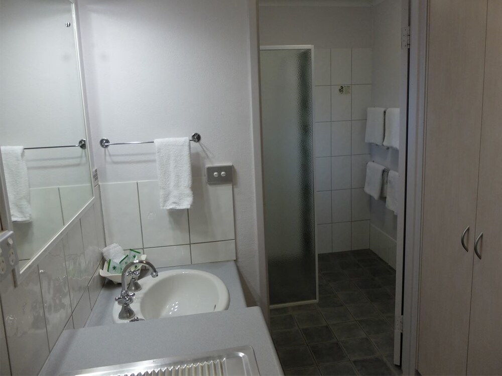 Sportsmans Motor Inn