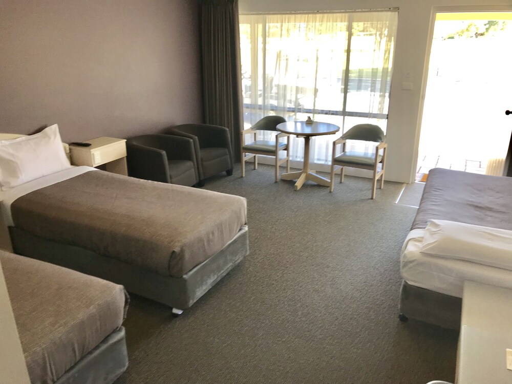 Sportsmans Motor Inn