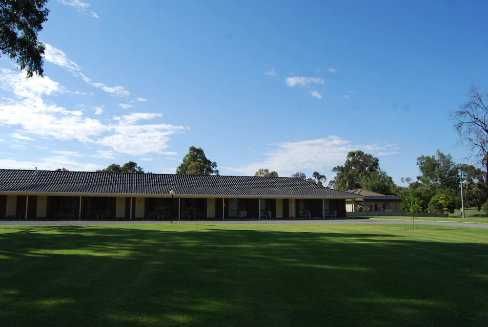 Sportsmans Motor Inn