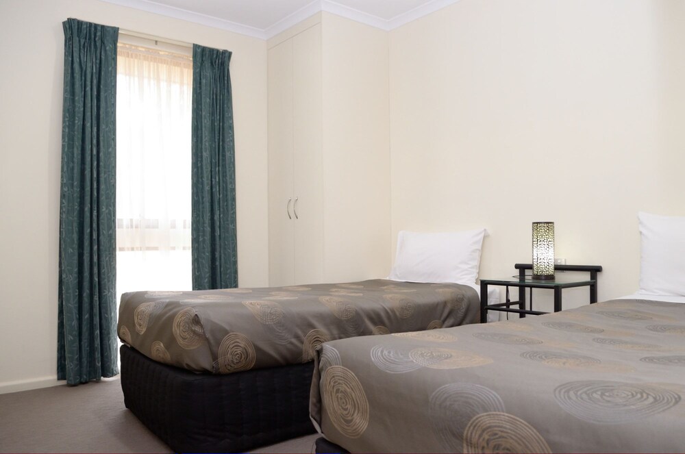 Sportsmans Motor Inn