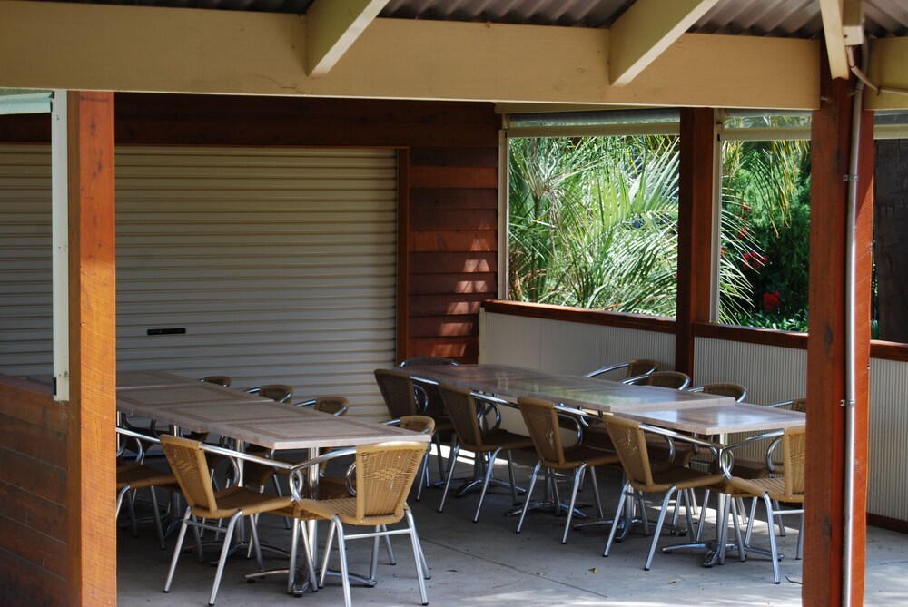 Sportsmans Motor Inn