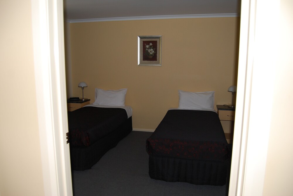 Sportsmans Motor Inn