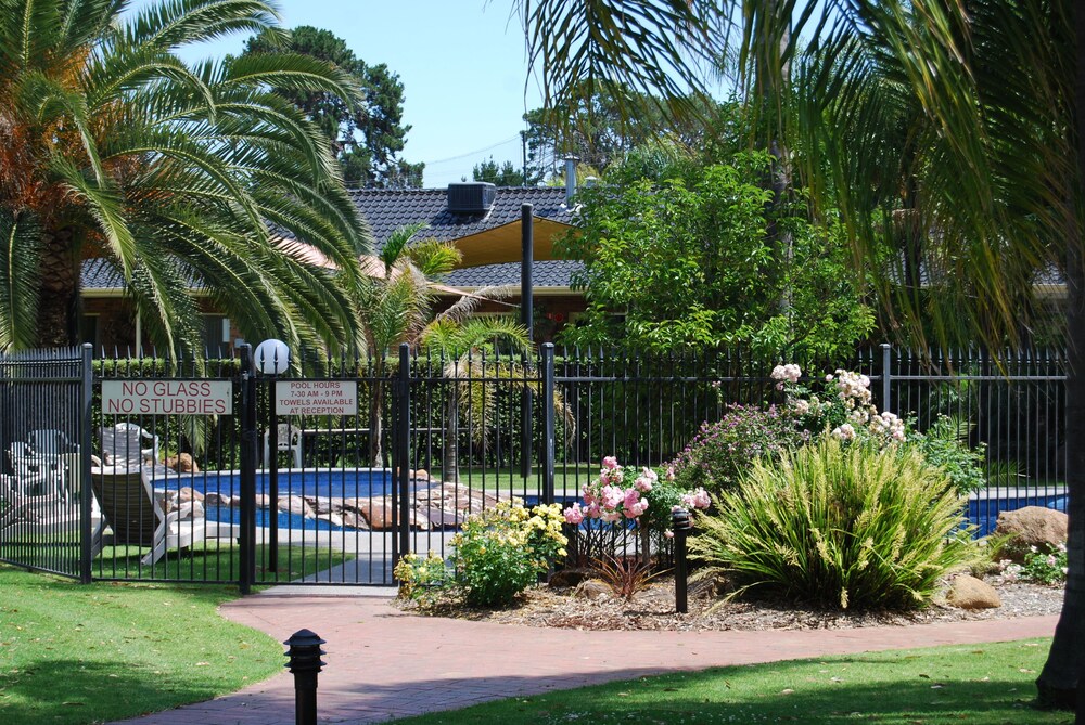 Sportsmans Motor Inn