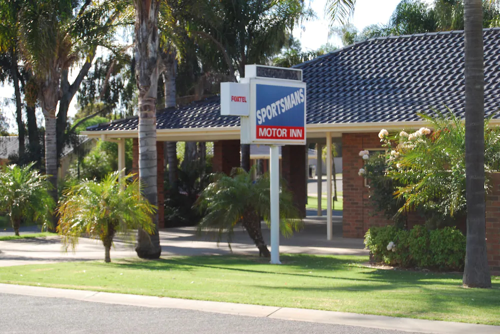 Sportsmans Motor Inn