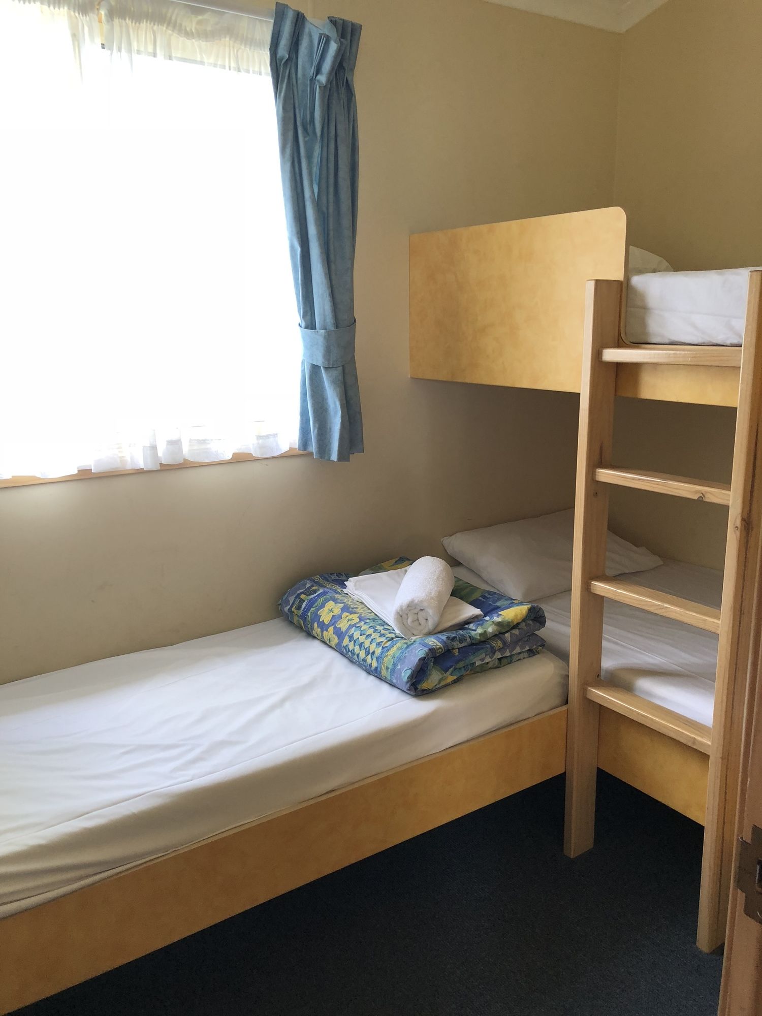 Pleasurelea Tourist Resort & Caravan Park
