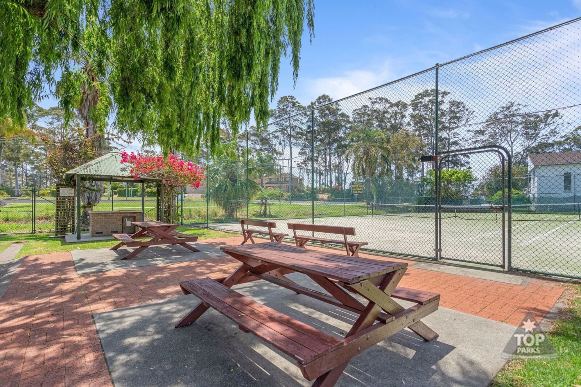 Pleasurelea Tourist Resort & Caravan Park