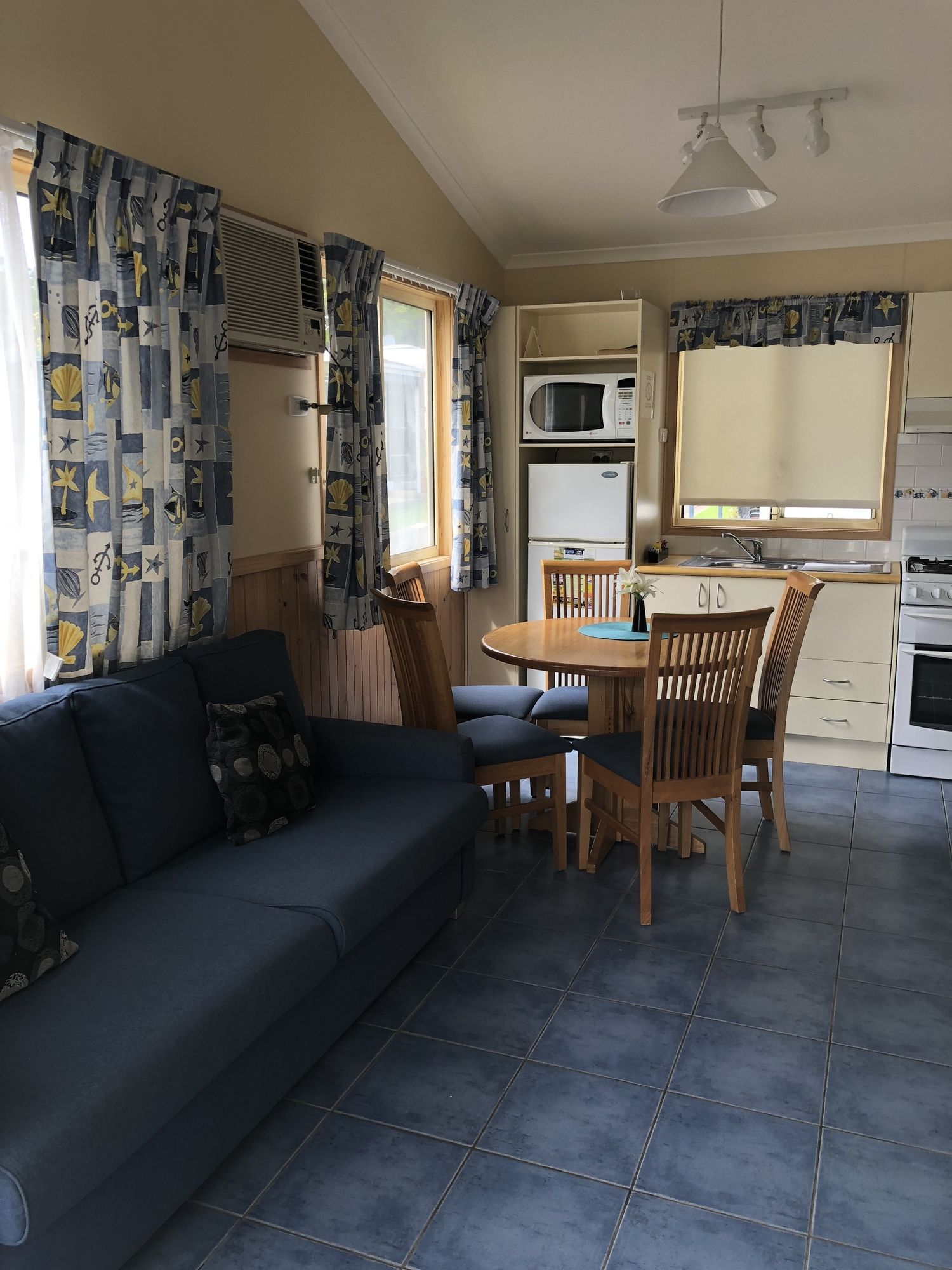 Pleasurelea Tourist Resort & Caravan Park