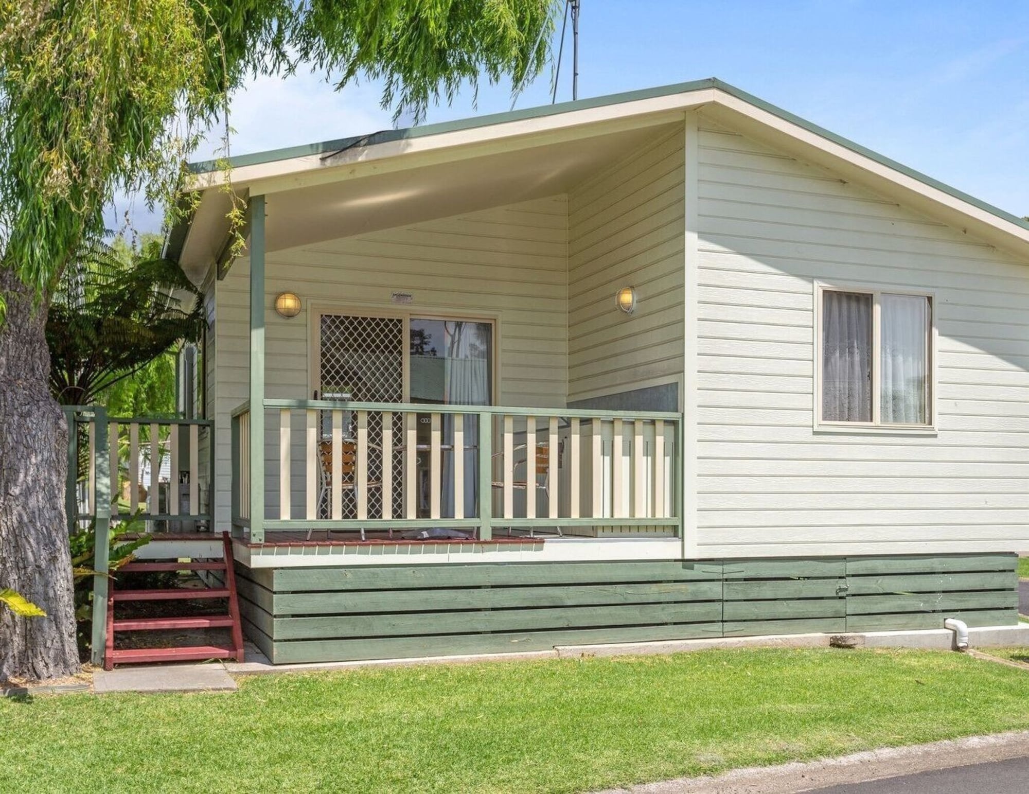 Pleasurelea Tourist Resort & Caravan Park