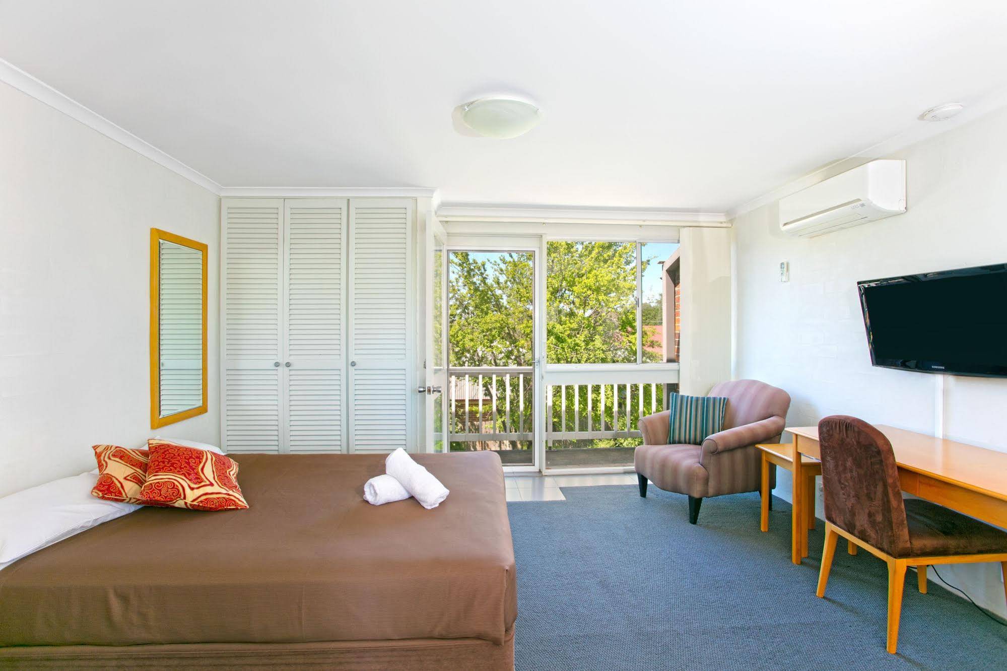 Bathurst Apartments