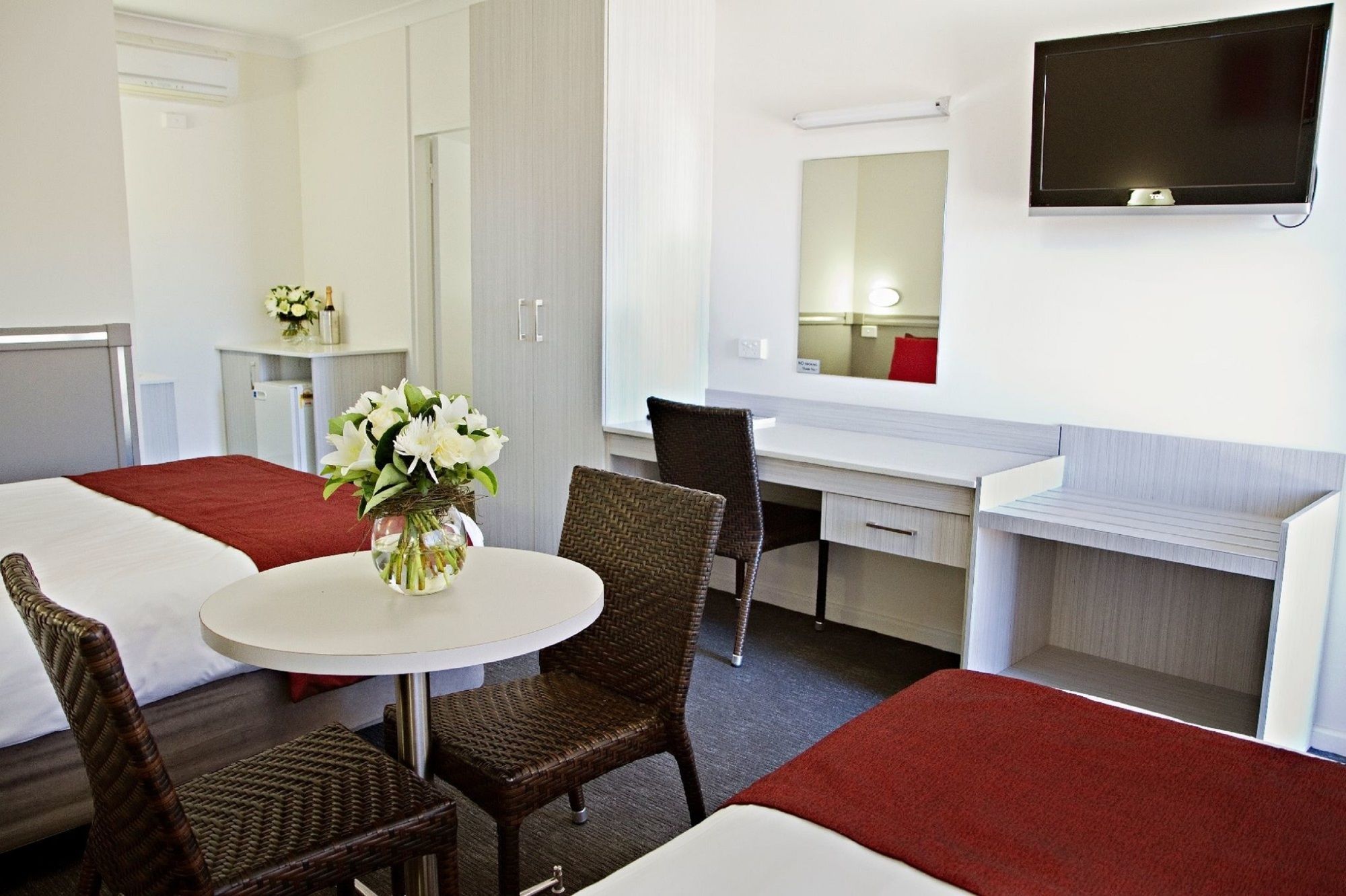 Littomore Hotel & Suites