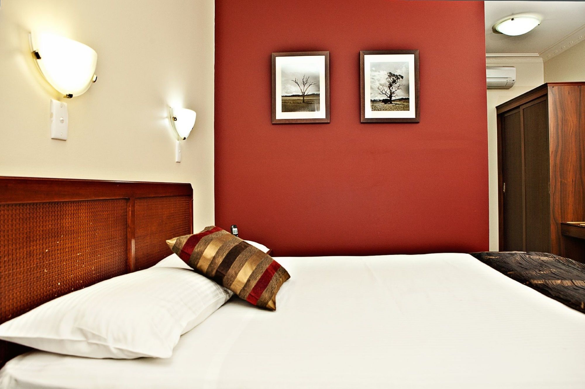 Littomore Hotel & Suites