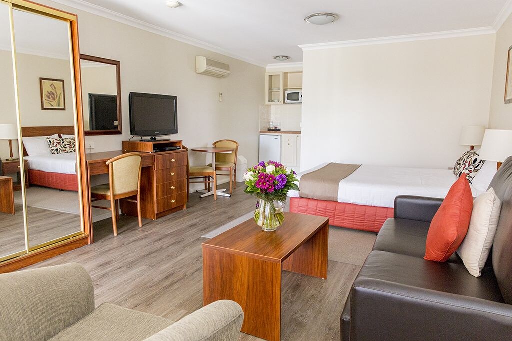 Littomore Hotel & Suites