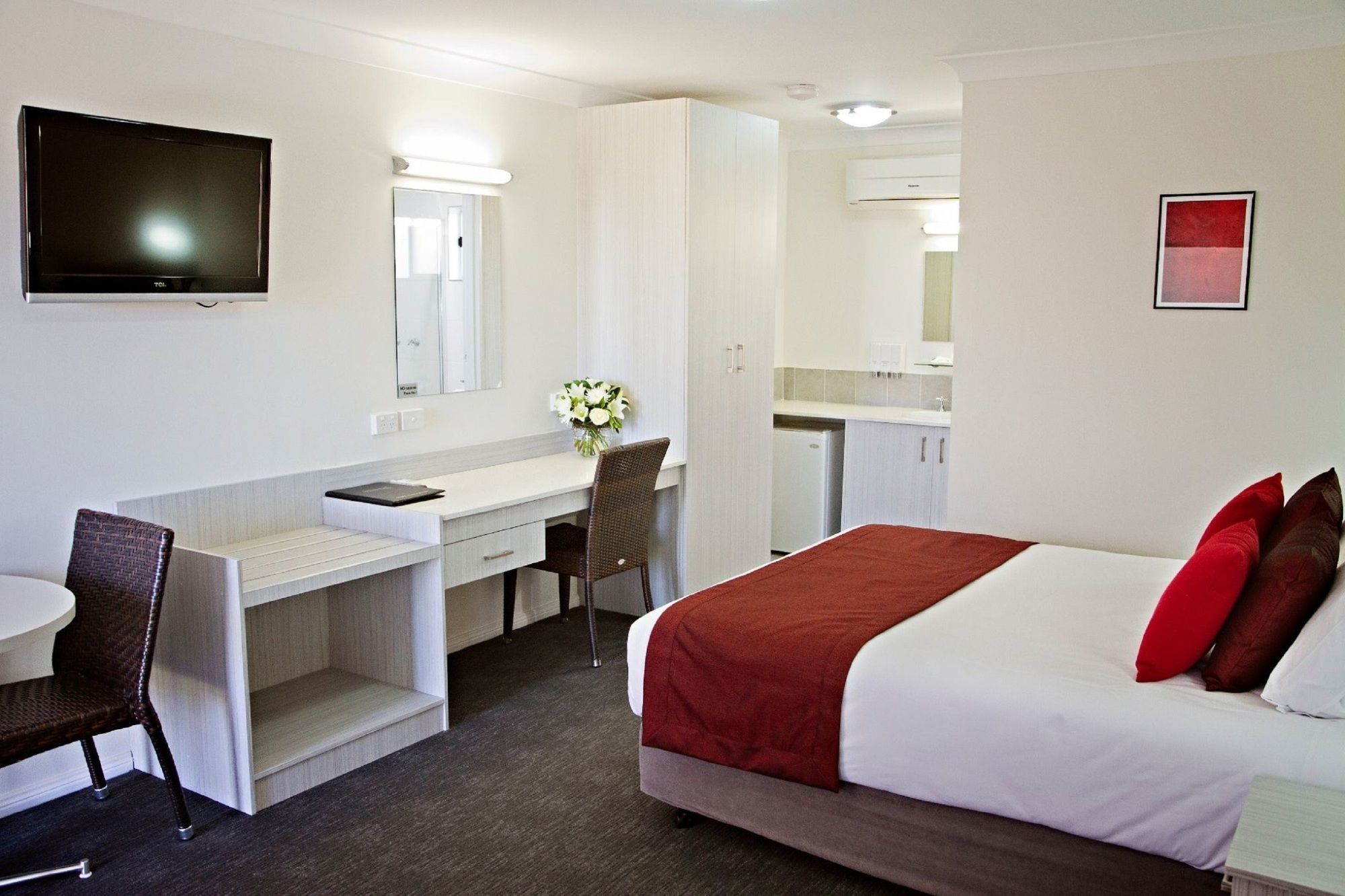 Littomore Hotel & Suites