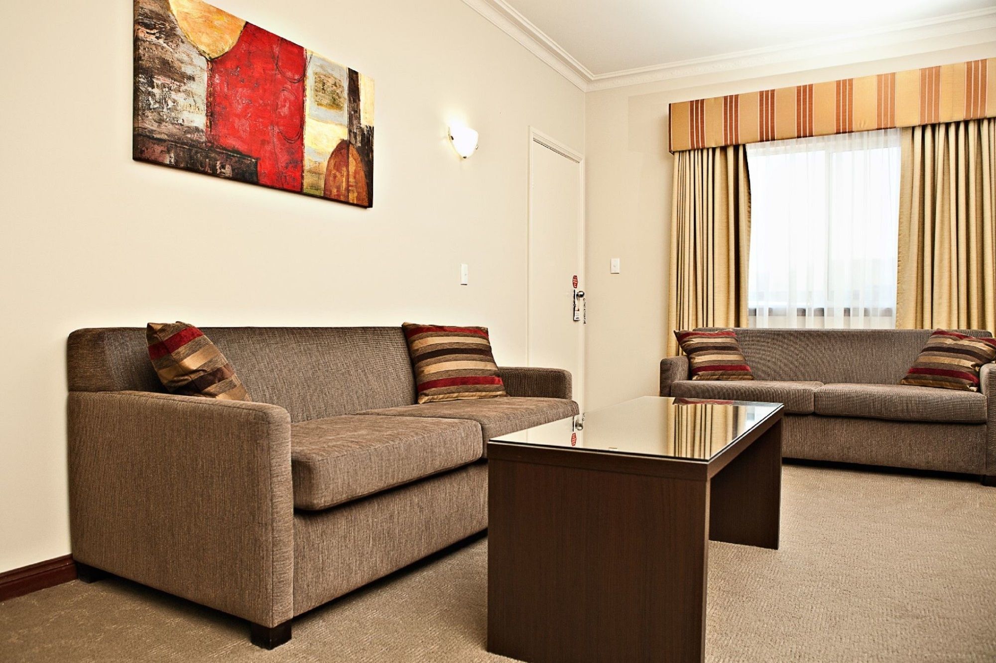 Littomore Hotel & Suites