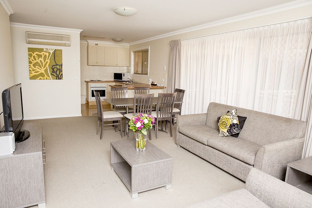 Littomore Hotel & Suites