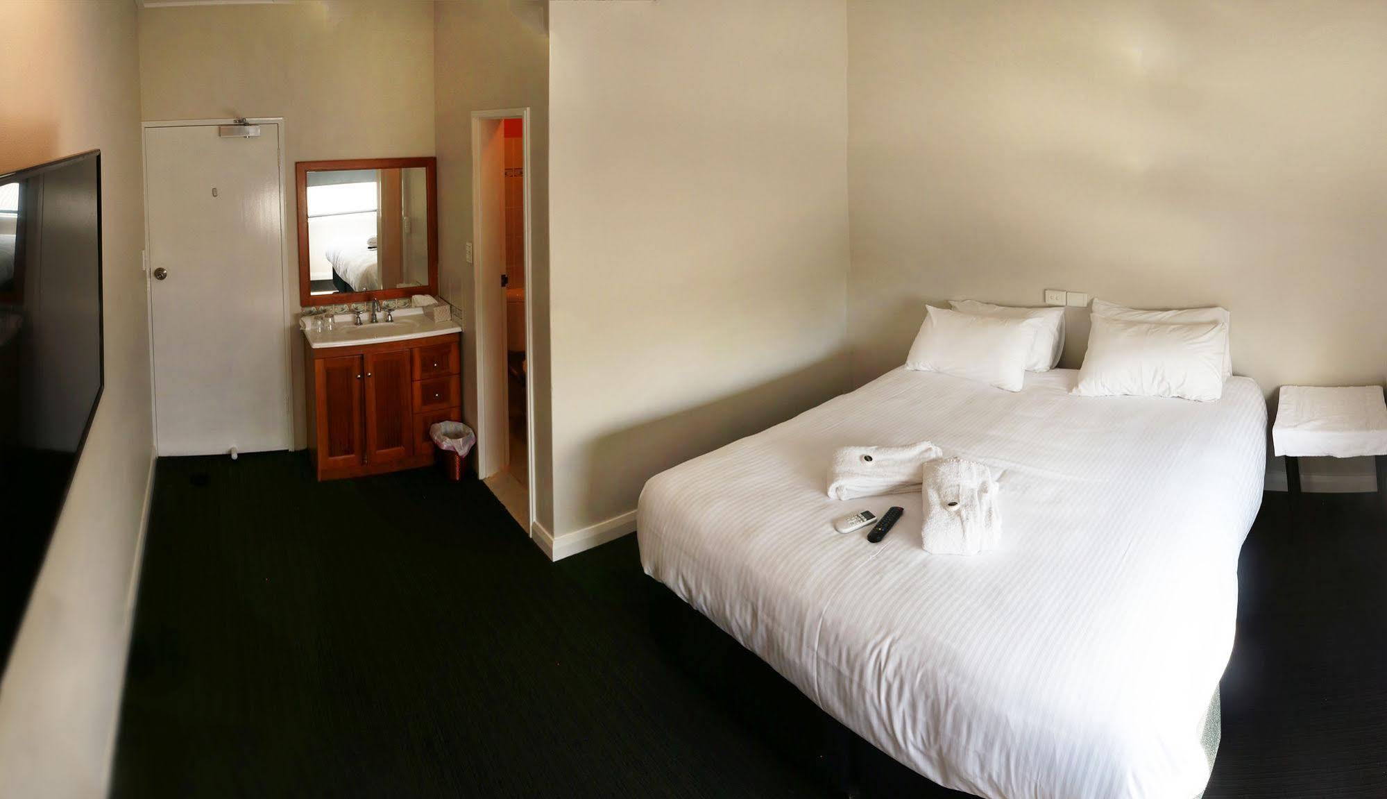 Gunyah Hotel