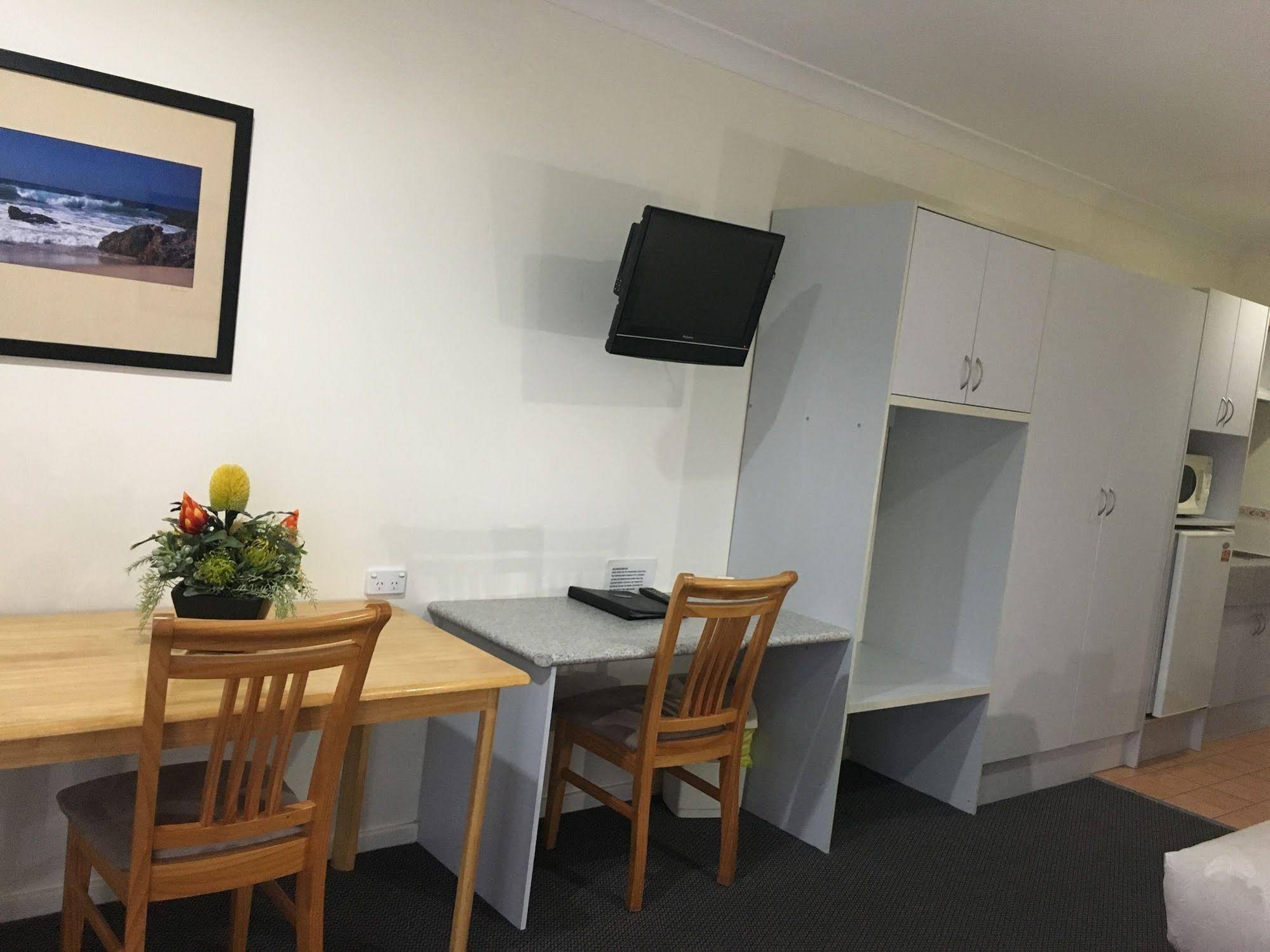 Lakeview Motor Inn