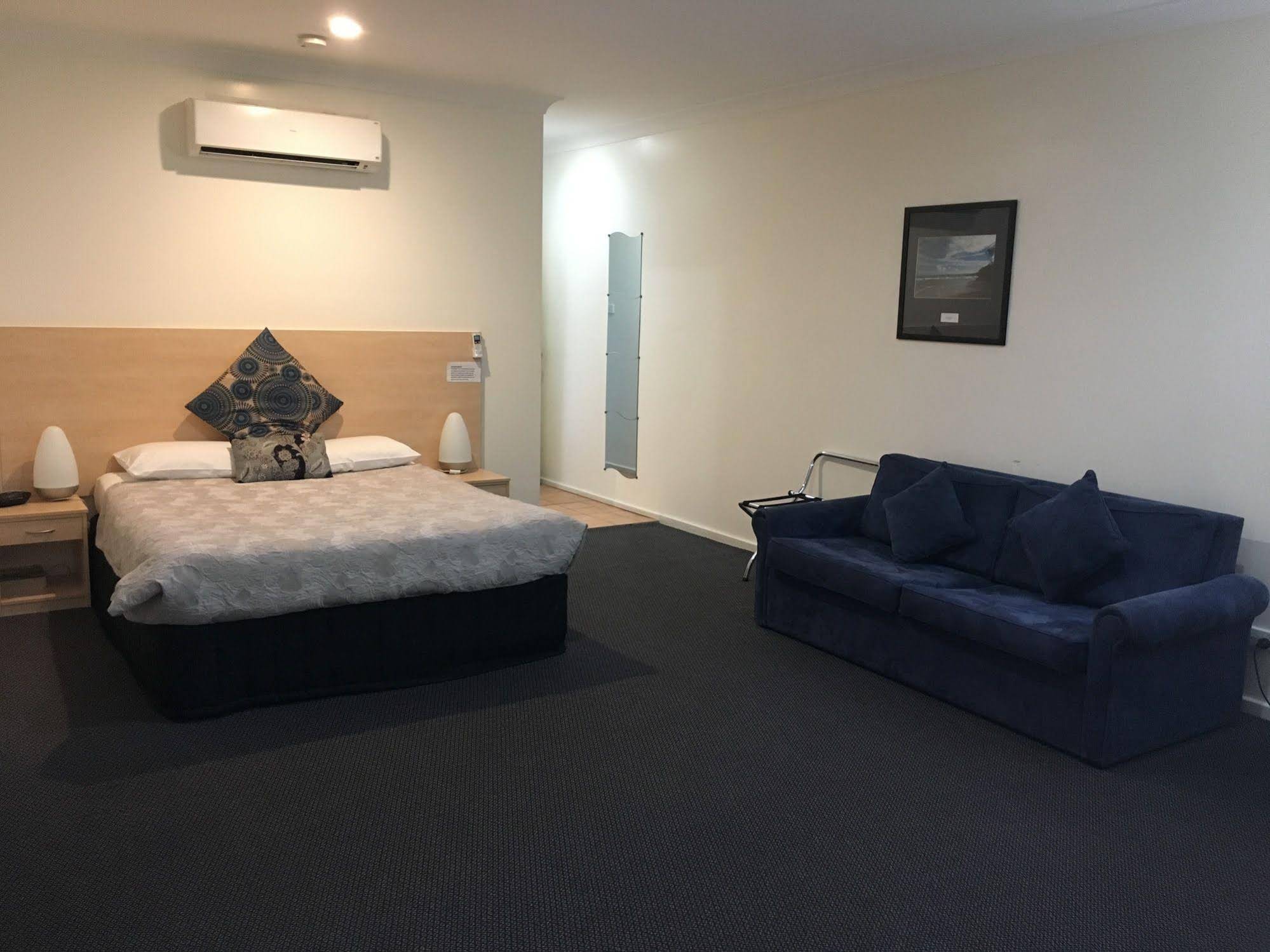 Lakeview Motor Inn