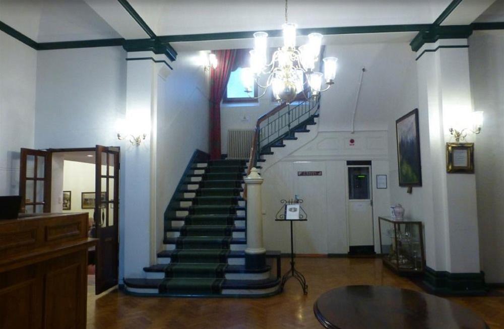 Jenolan Caves House