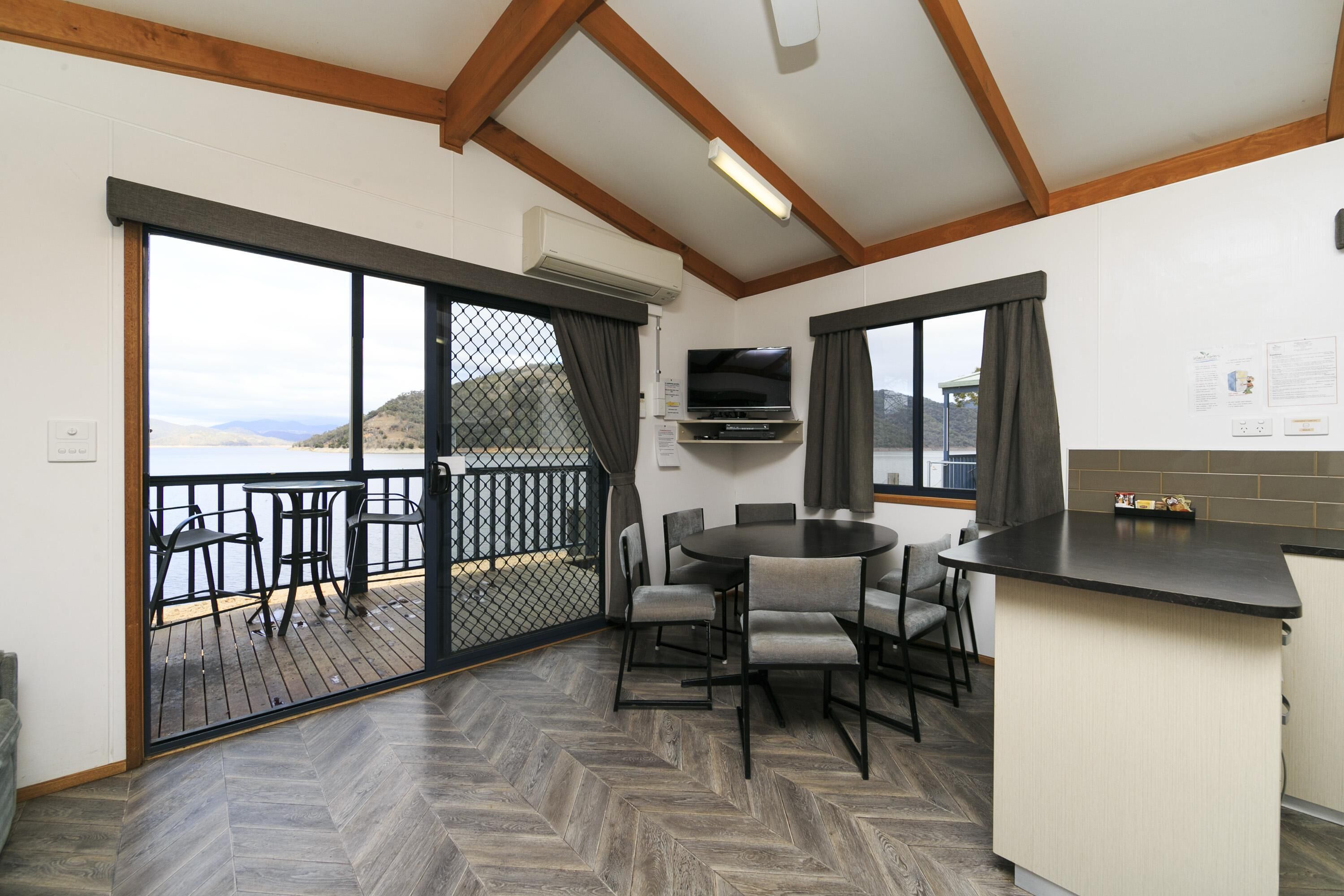 Reflections Burrinjuck Waters Holiday & Caravan Park