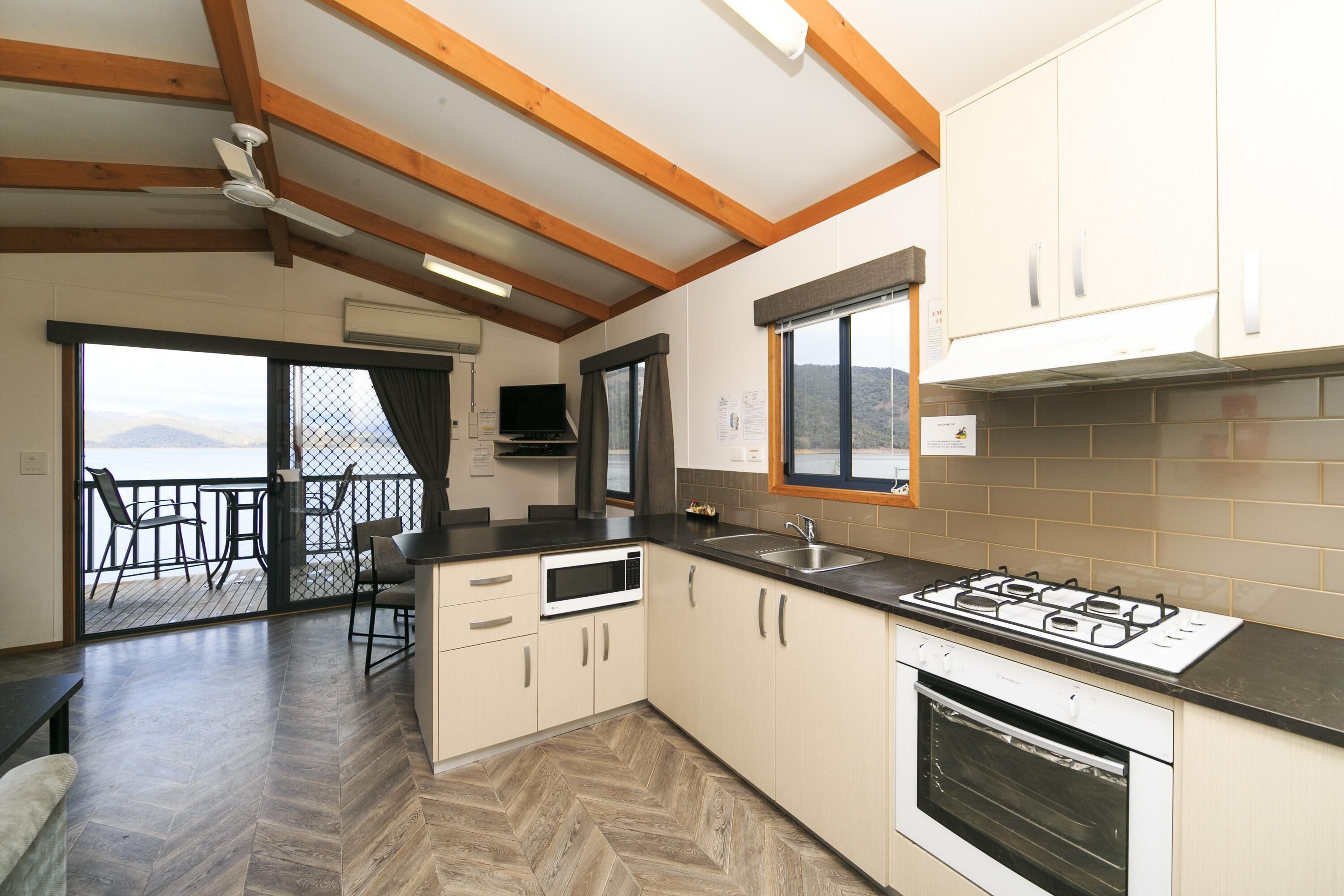 Reflections Burrinjuck Waters Holiday & Caravan Park