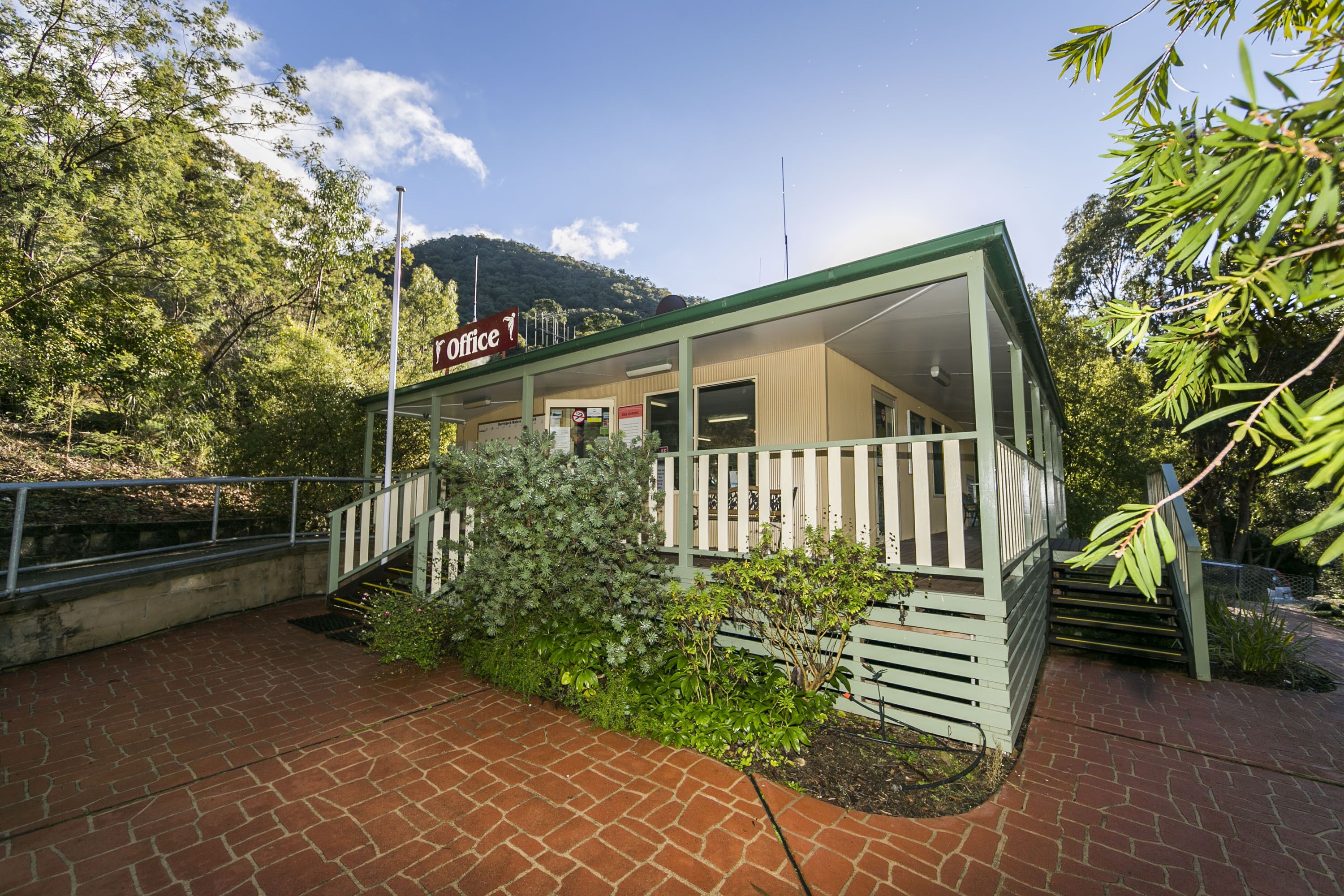 Reflections Burrinjuck Waters Holiday & Caravan Park