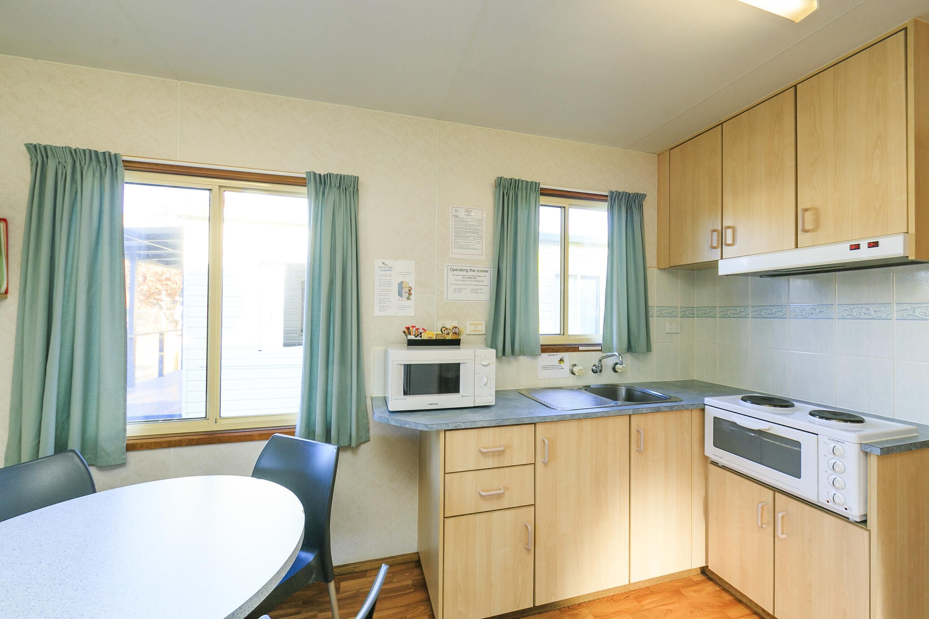 Reflections Burrinjuck Waters Holiday & Caravan Park