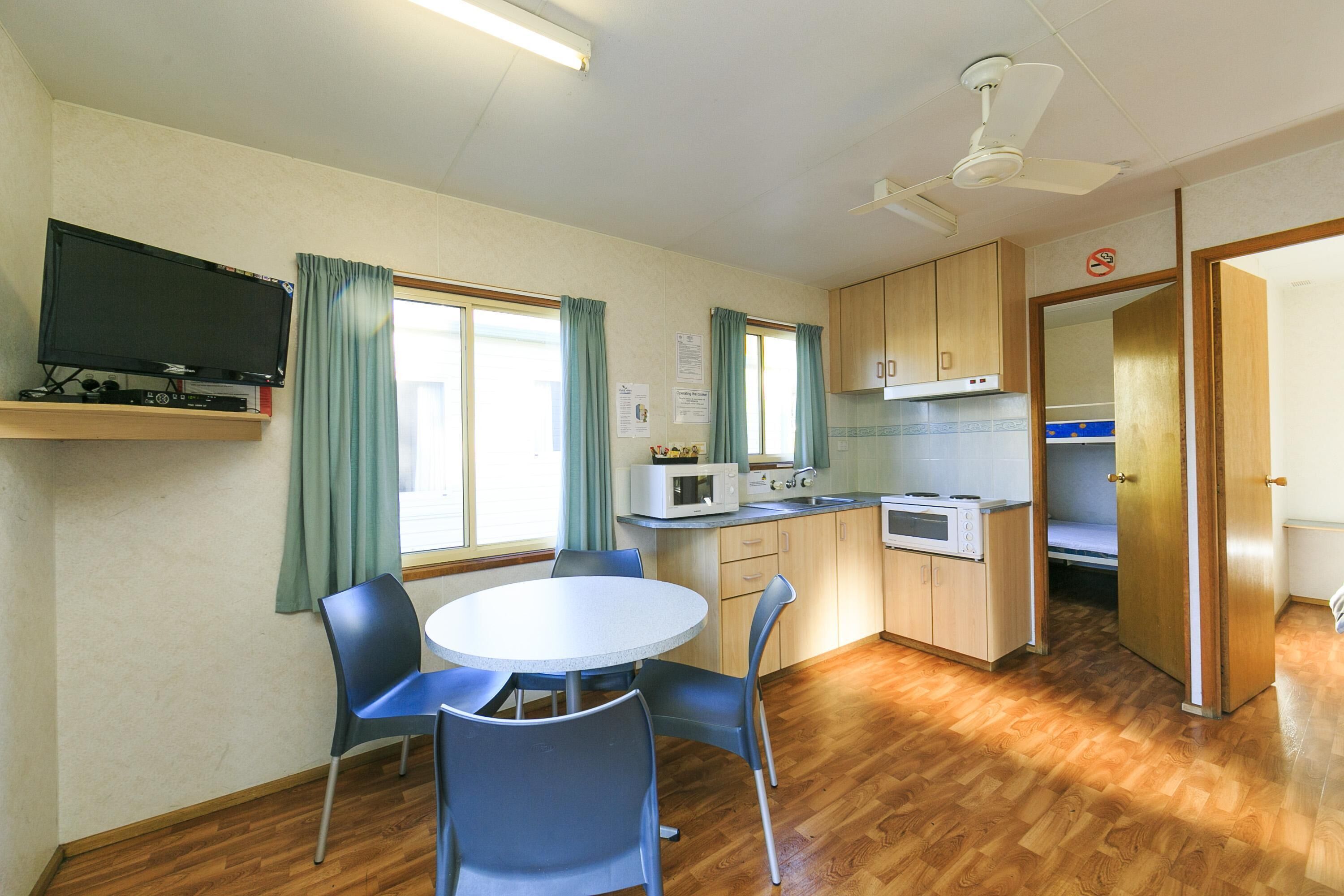 Reflections Burrinjuck Waters Holiday & Caravan Park