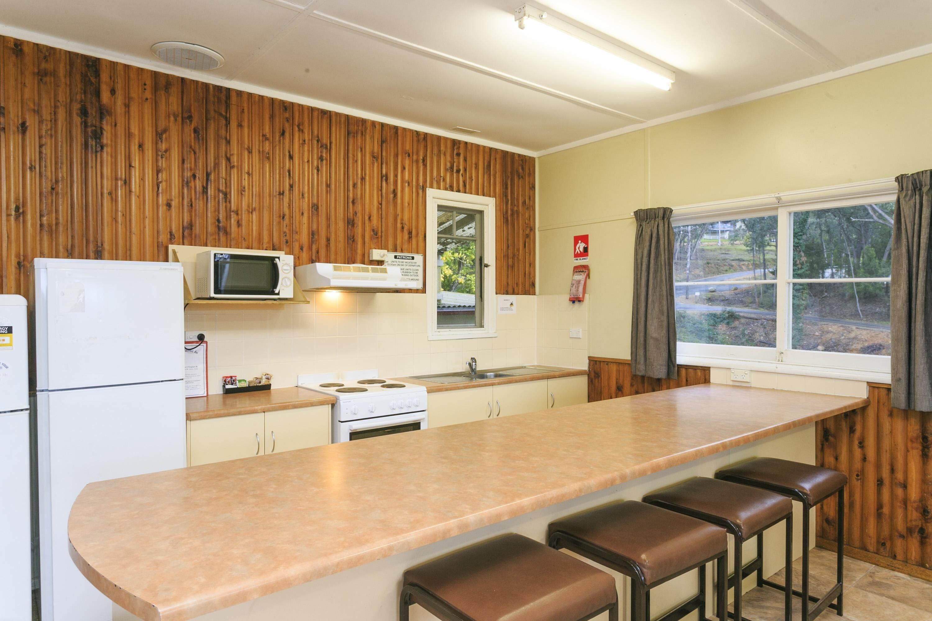 Reflections Burrinjuck Waters Holiday & Caravan Park