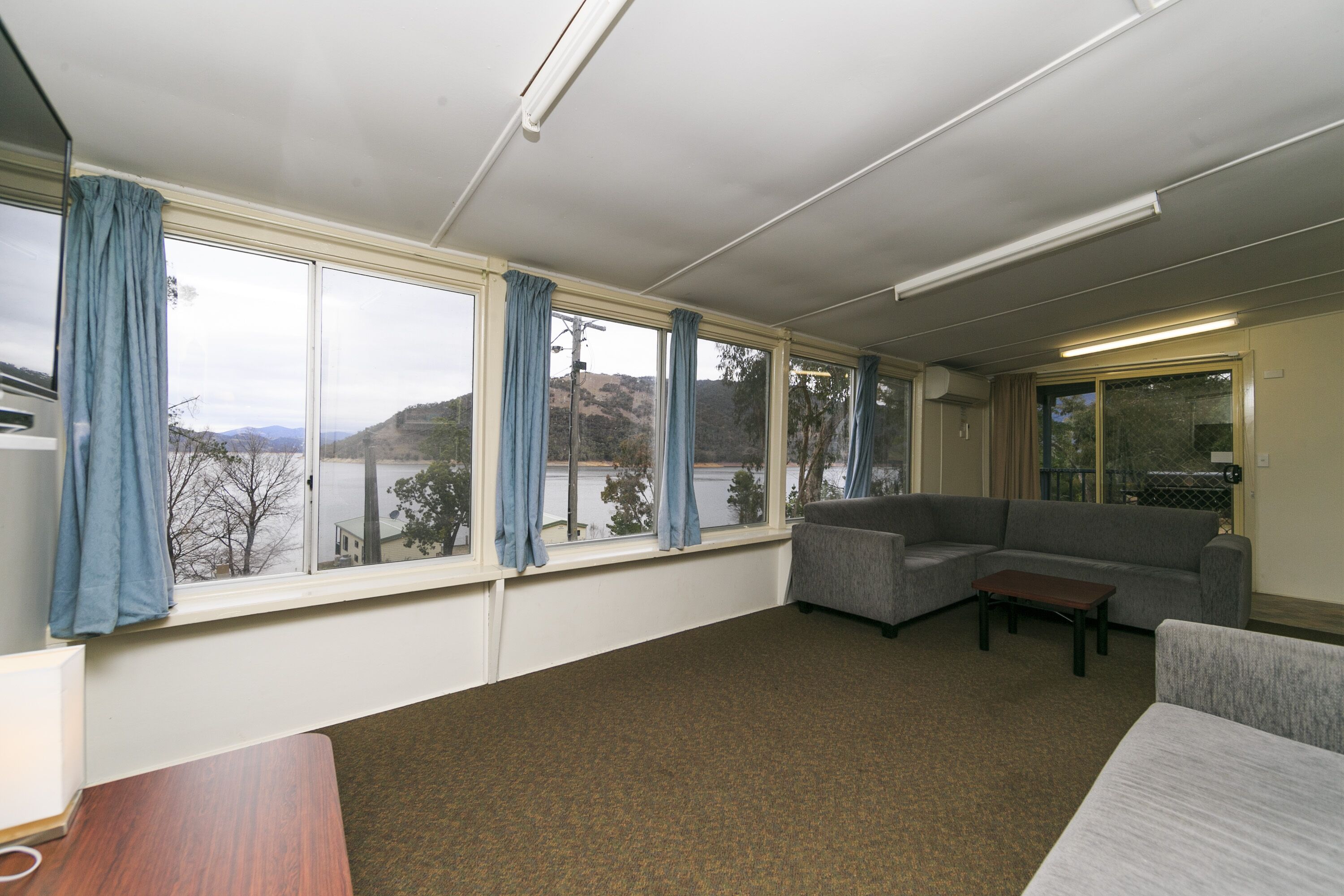 Reflections Burrinjuck Waters Holiday & Caravan Park