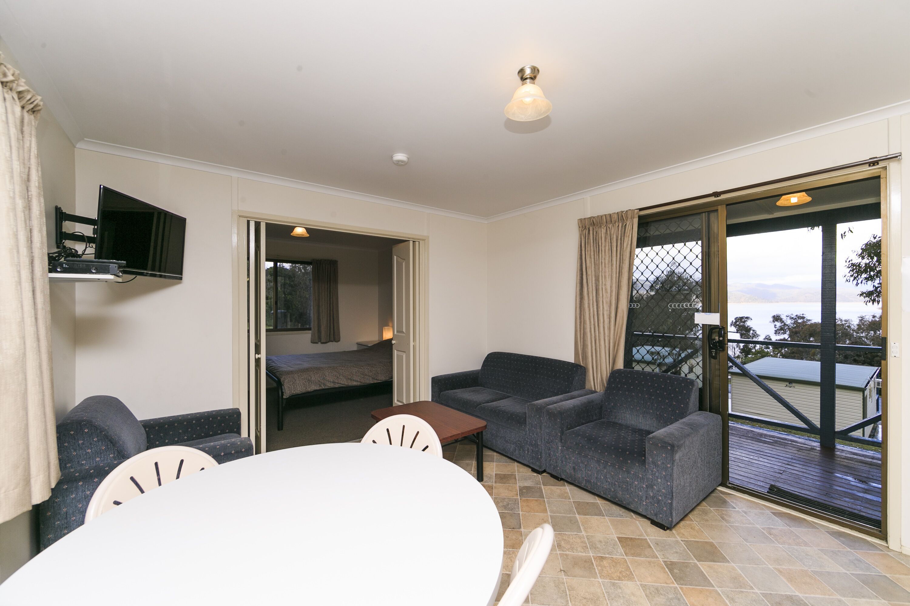 Reflections Burrinjuck Waters Holiday & Caravan Park