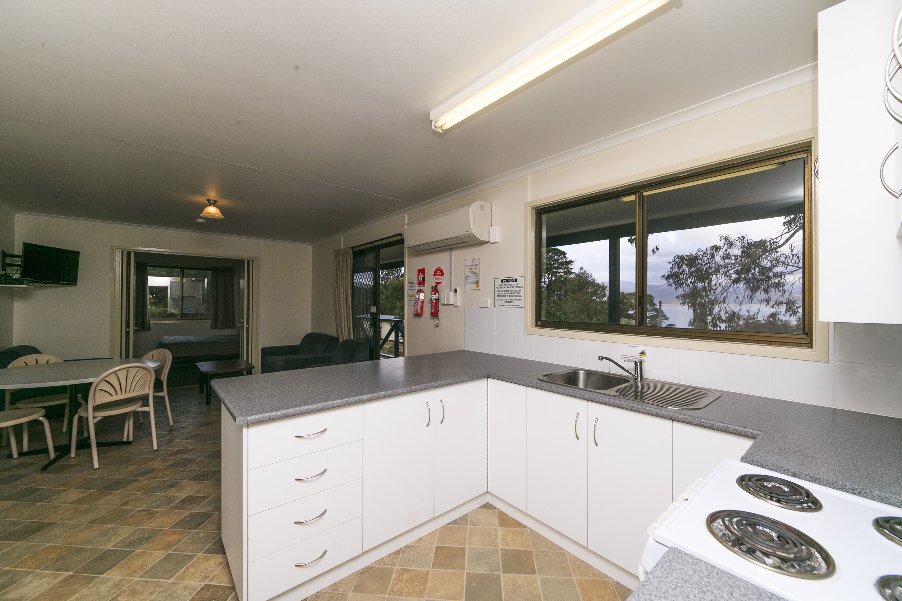 Reflections Burrinjuck Waters Holiday & Caravan Park