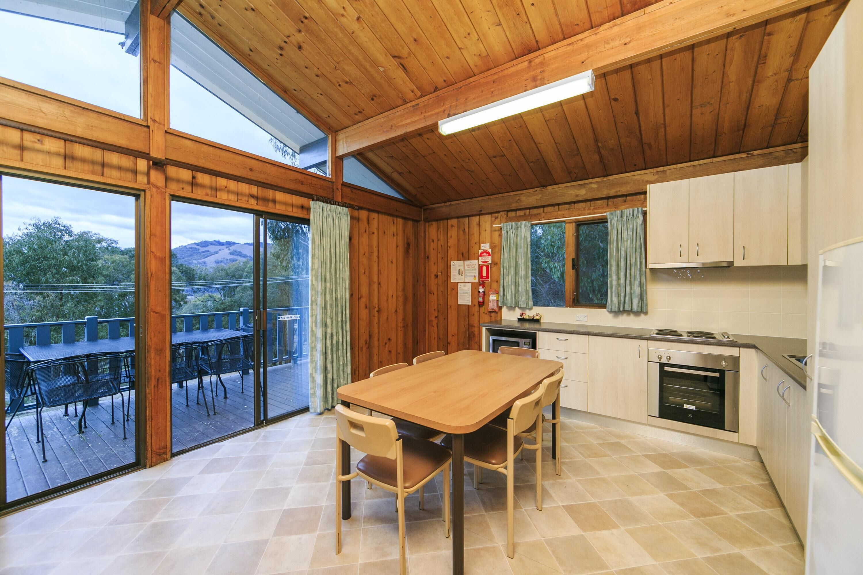 Reflections Burrinjuck Waters Holiday & Caravan Park