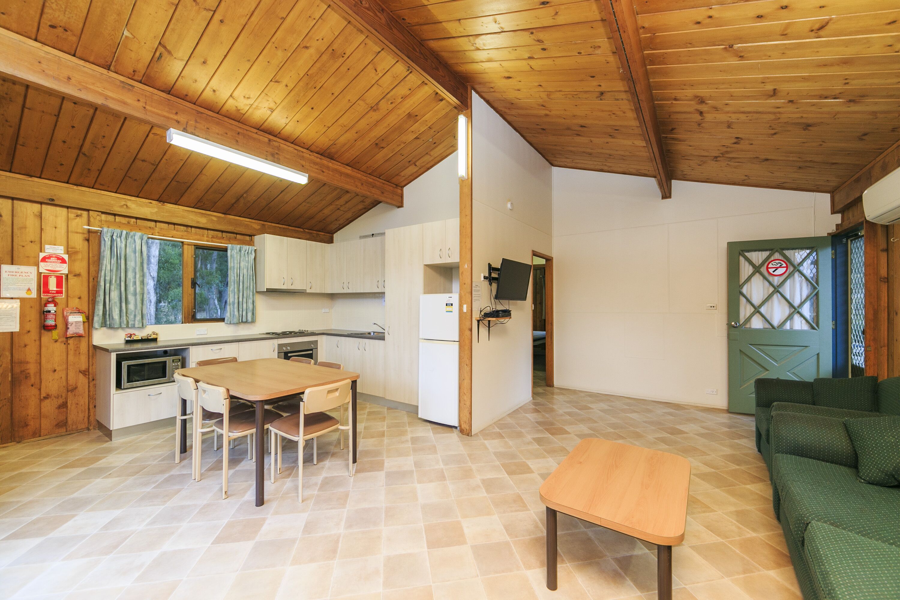 Reflections Burrinjuck Waters Holiday & Caravan Park