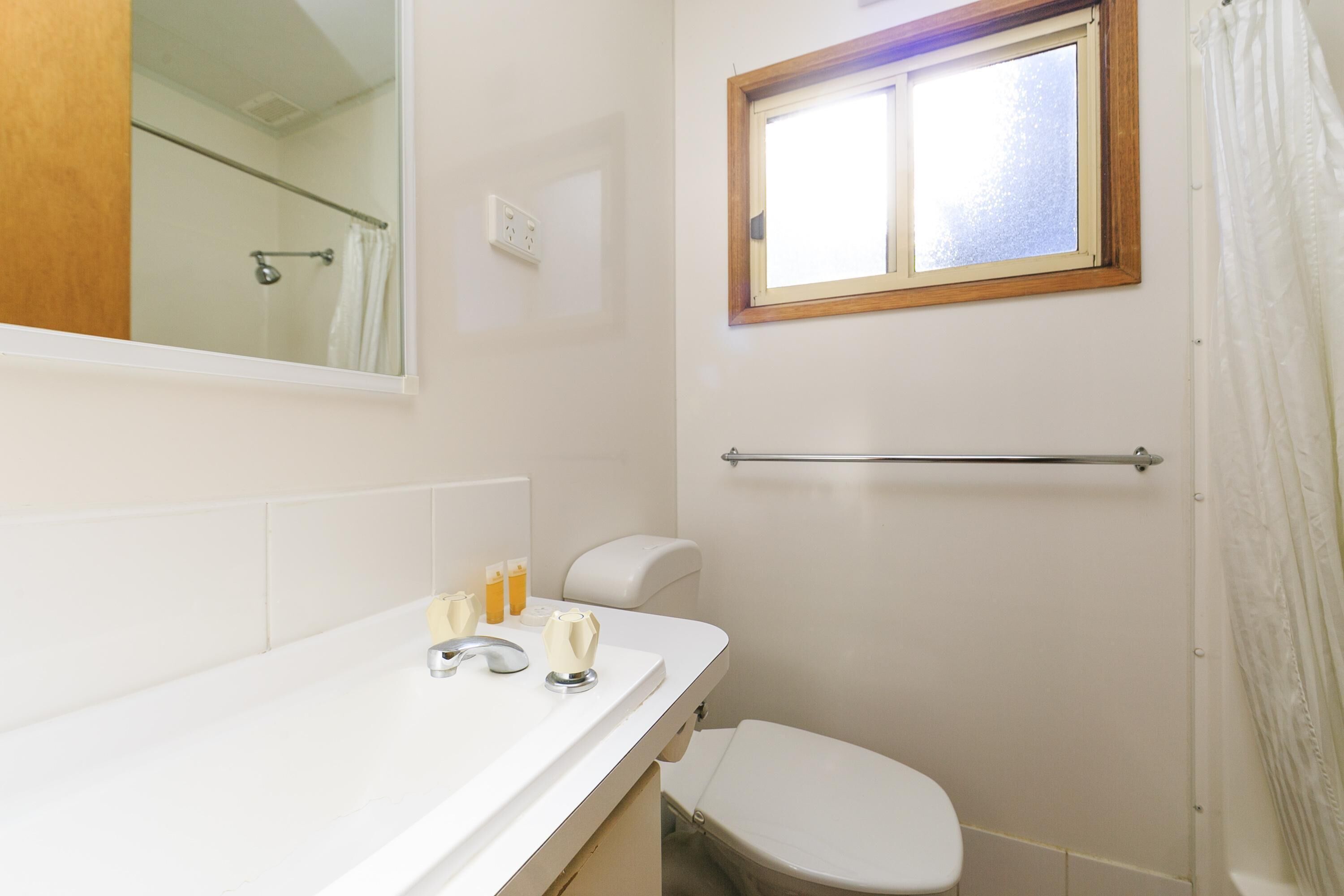 Reflections Burrinjuck Waters Holiday & Caravan Park