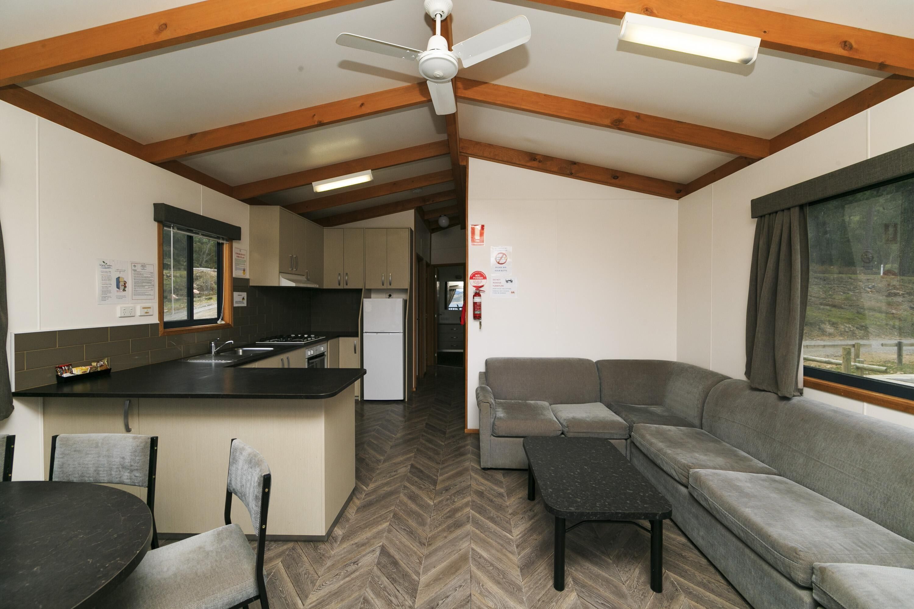 Reflections Burrinjuck Waters Holiday & Caravan Park