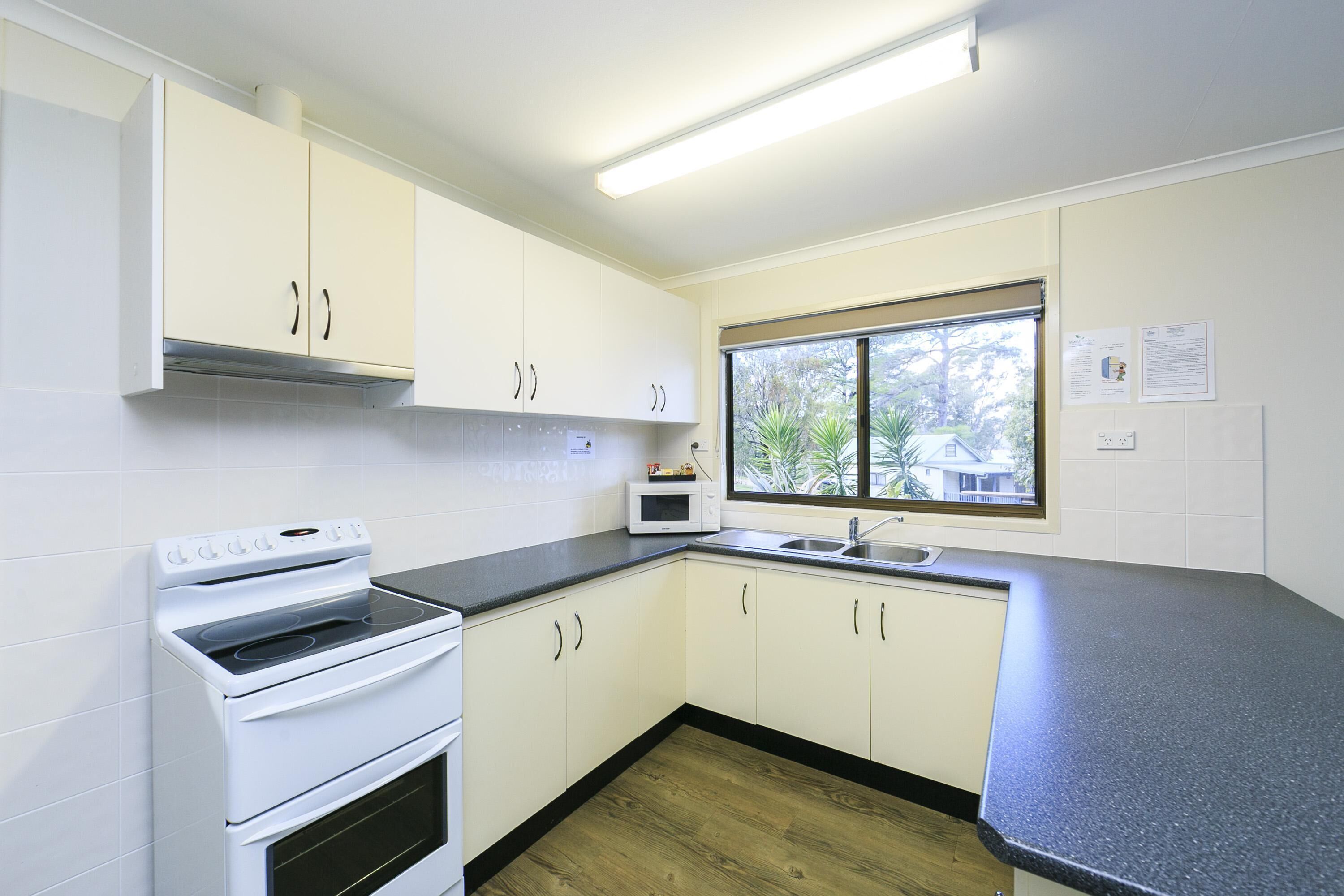 Reflections Burrinjuck Waters Holiday & Caravan Park